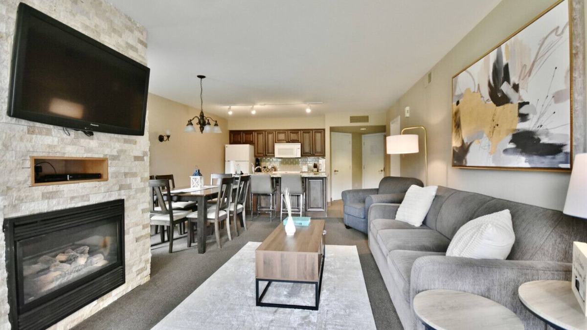 Oro-Medonte Apartment | Garden View Suite with Jacuzzi tub & Full Kitchen