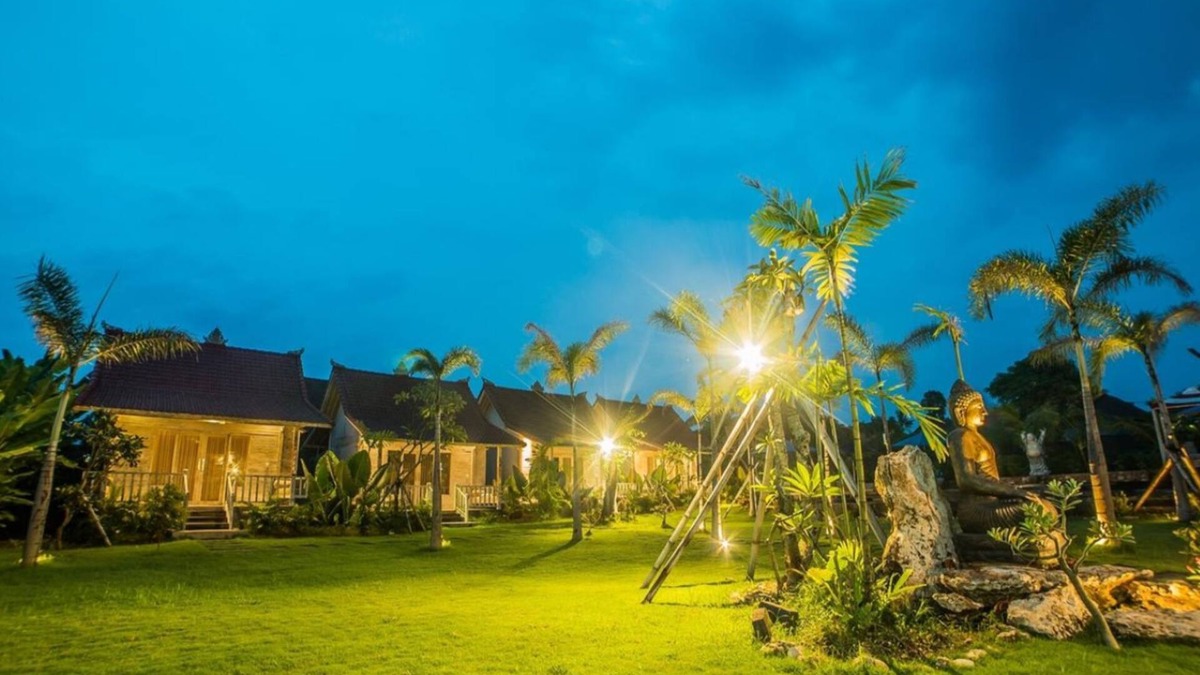 Mushroom Bay Cottage | Garden Villa with Lush Greenery in Lembongan, Minutes to Beach