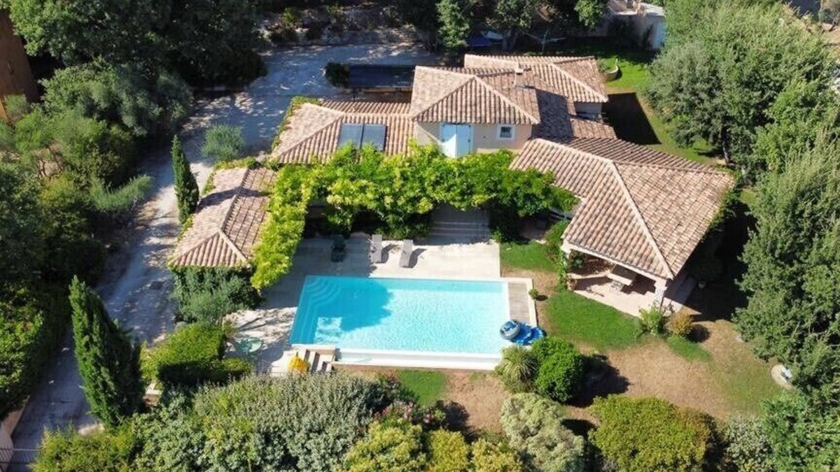 Gareoult House | Garden villa with pool