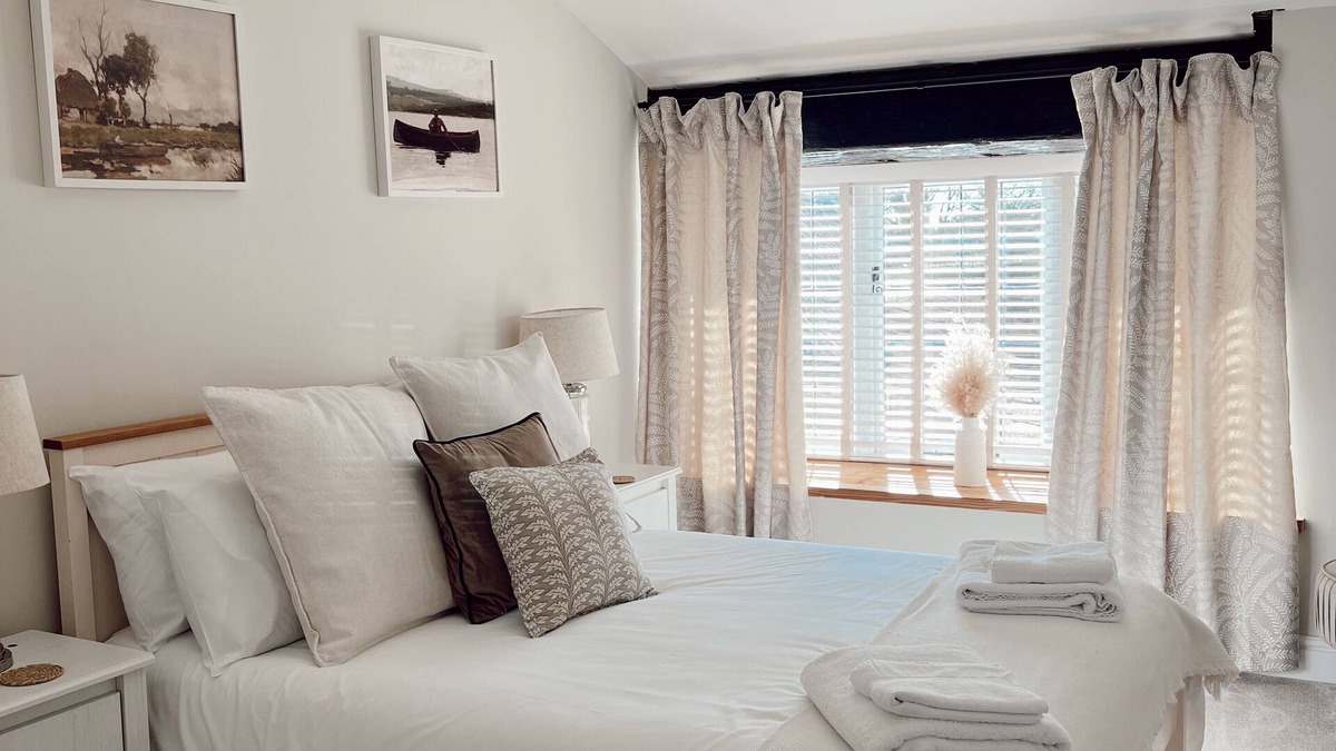 Mathern Cottage | Gardener's Cottage – A Timeless Escape Amidst History and Nature in Wales