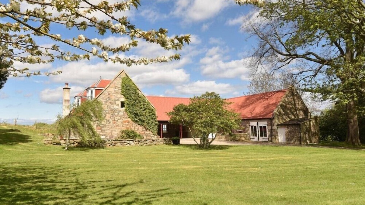 Elgin Cottage | GARDENER'S COTTAGE, pet friendly, with open fire in Elgin