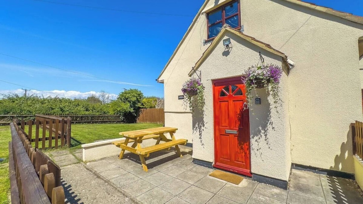 Kewstoke House | Gardeners Rest Cottage(Snug, Dog Friendly, Country Cottage)