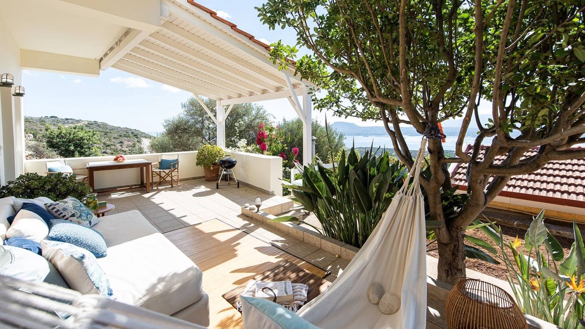 Sternes House | Gardenia Guest House with beautiful sea views, near the beach and the village.