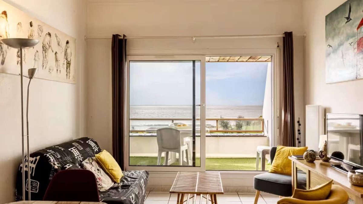 Charente-Maritime Apartment | Gardens by the sea