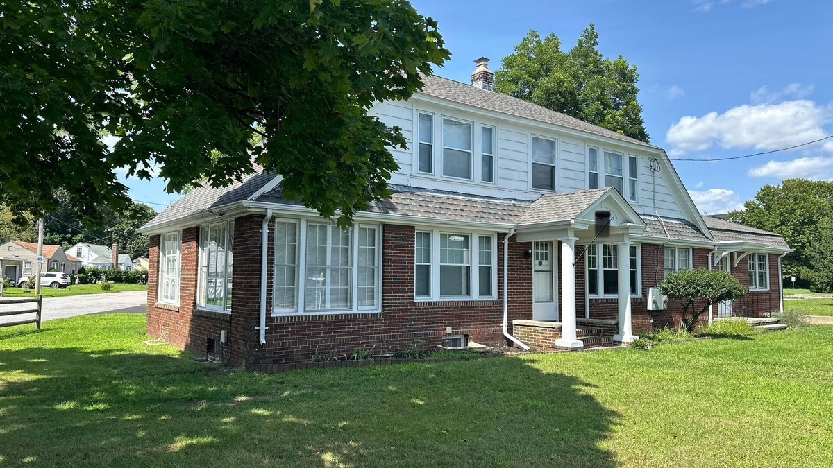 Warwick House | GardenScapes-Luxury-New 2025!-Airport-Lg Grps