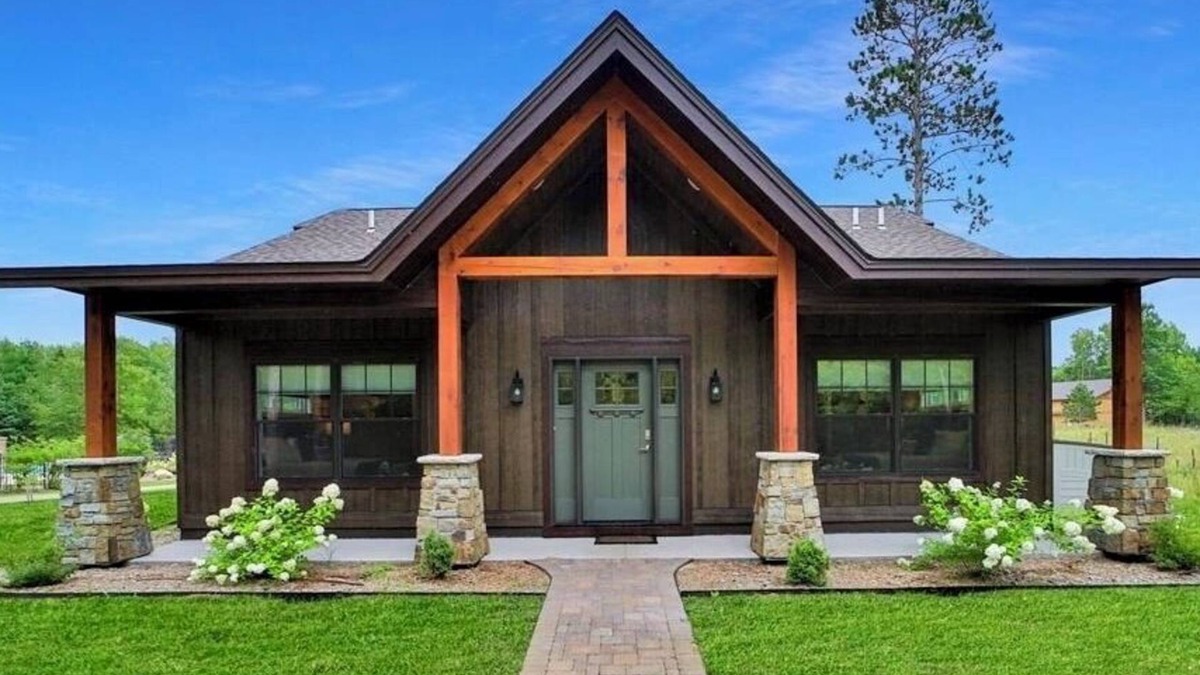 Pequot Lakes Resort | Gardenview Home w/Dock on the Whitefish Chain, Outdoor Pool, Pickleball & More