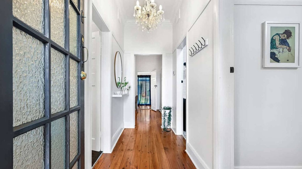 Orange Cottage | Gardiner Cottage - Stylish & Elegant, Walk to CBD