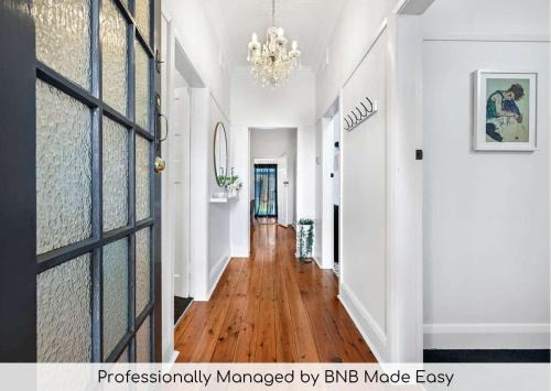 Orange House | Gardiner Cottage - Stylish & Elegant, Walk to CBD