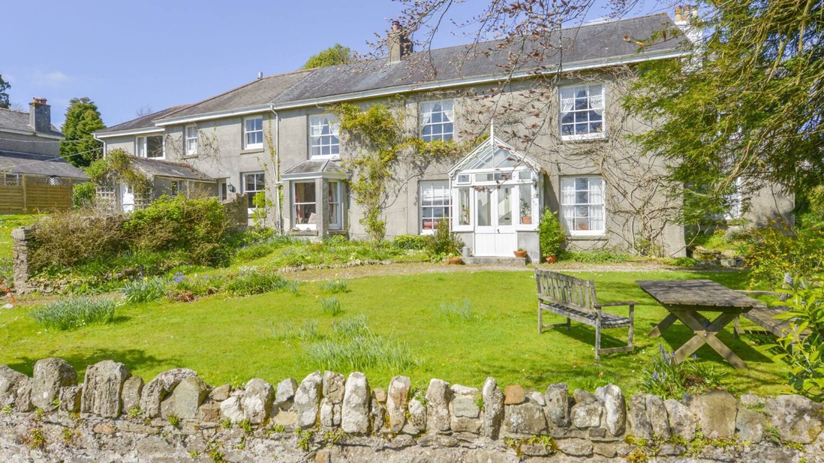 South Brent House | GARFIELD HOUSE, pet friendly, with open fire in South Brent