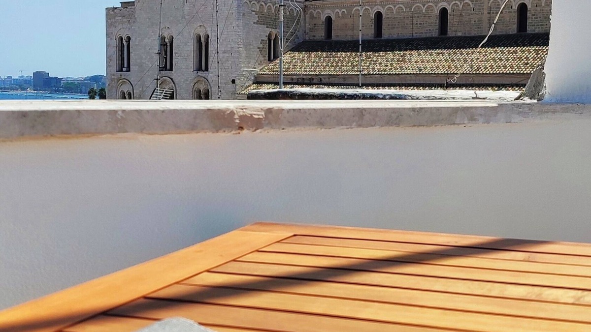 Bari City Centre House | Garitta Twelve whole house with sea view terrace in the historic center