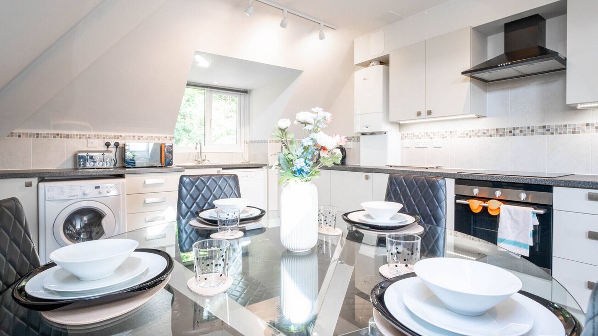 Redhill Apartment | Garland Penthouse
