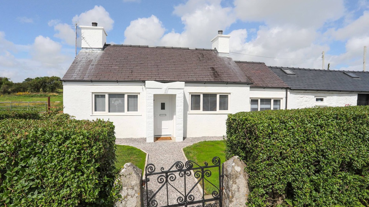Brynteg Cottage | GARNEDD RHOS, family friendly, character holiday cottage in Benllech