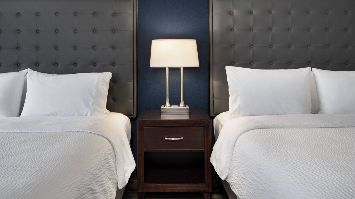Topeka Hotel | Garner Hotel Topeka West, by IHG