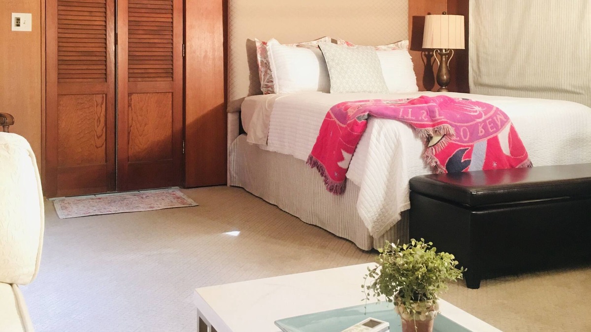 West Park Community Apartment | Garnsey Suite near downtown
