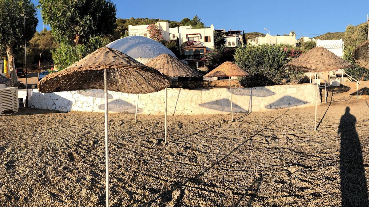 Torba Apartment | Garten-appartement mit Meerblick und 1 Min. Fussweg zum Strand