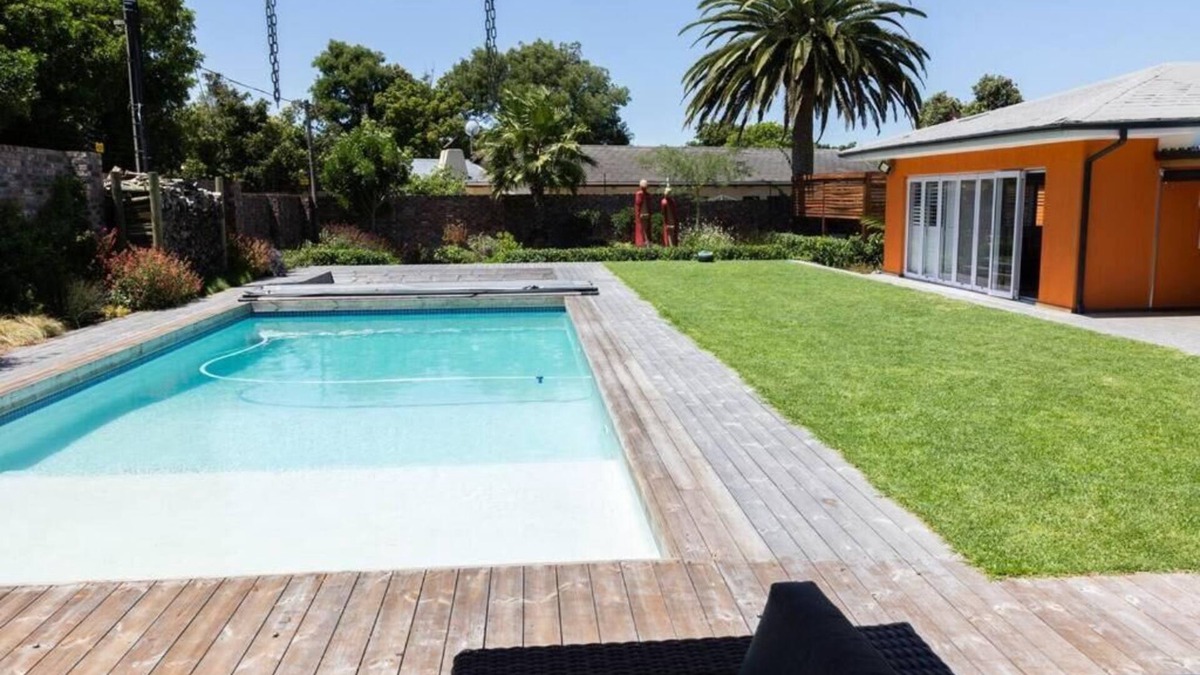 Belville Apartment | Garten Wohnung mit Pool