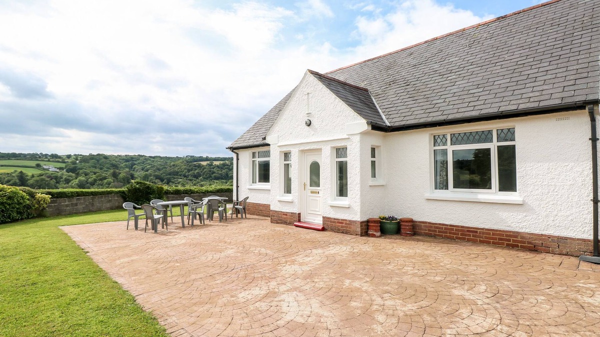 Cilgerran House | GARTH, family friendly, with a garden in Cilgerran