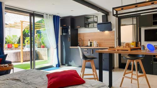 Awoingt Apartment | GARY Suite - Studio Cosy, Spa et jardin privatif à 4 min de Cambrai
