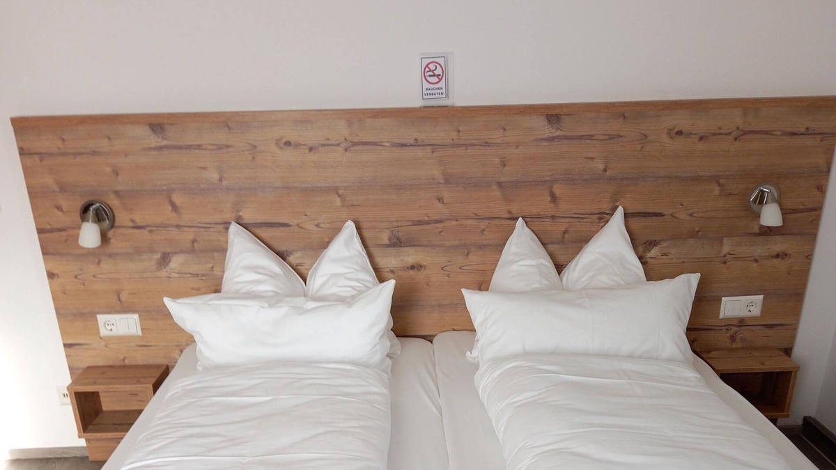 Calw House | Gasthaus Adler: Double Room with Private Bathroom and Garden View