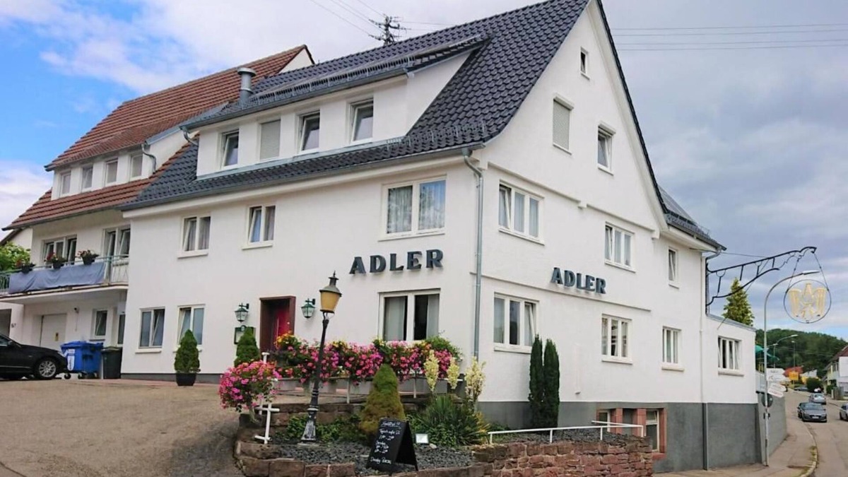 Calw House | Gasthaus Adler: Family Apartment with 2 Separate Bedrooms and Private Bathroom