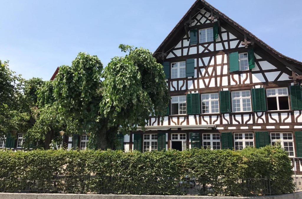 Rafz Hotel | Gasthaus zum Goldenen Kreuz