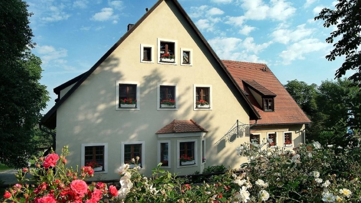 Freudenberg Bed & Breakfast | Gasthof Schloßbraeu Lintach