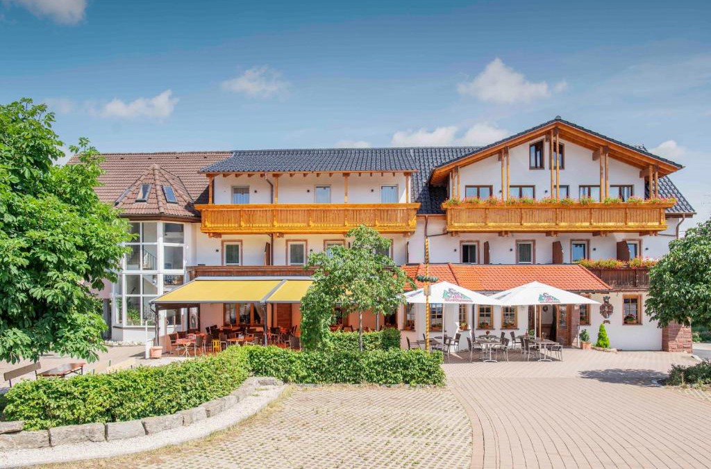 Ewattingen House | Gasthof Zur Burg