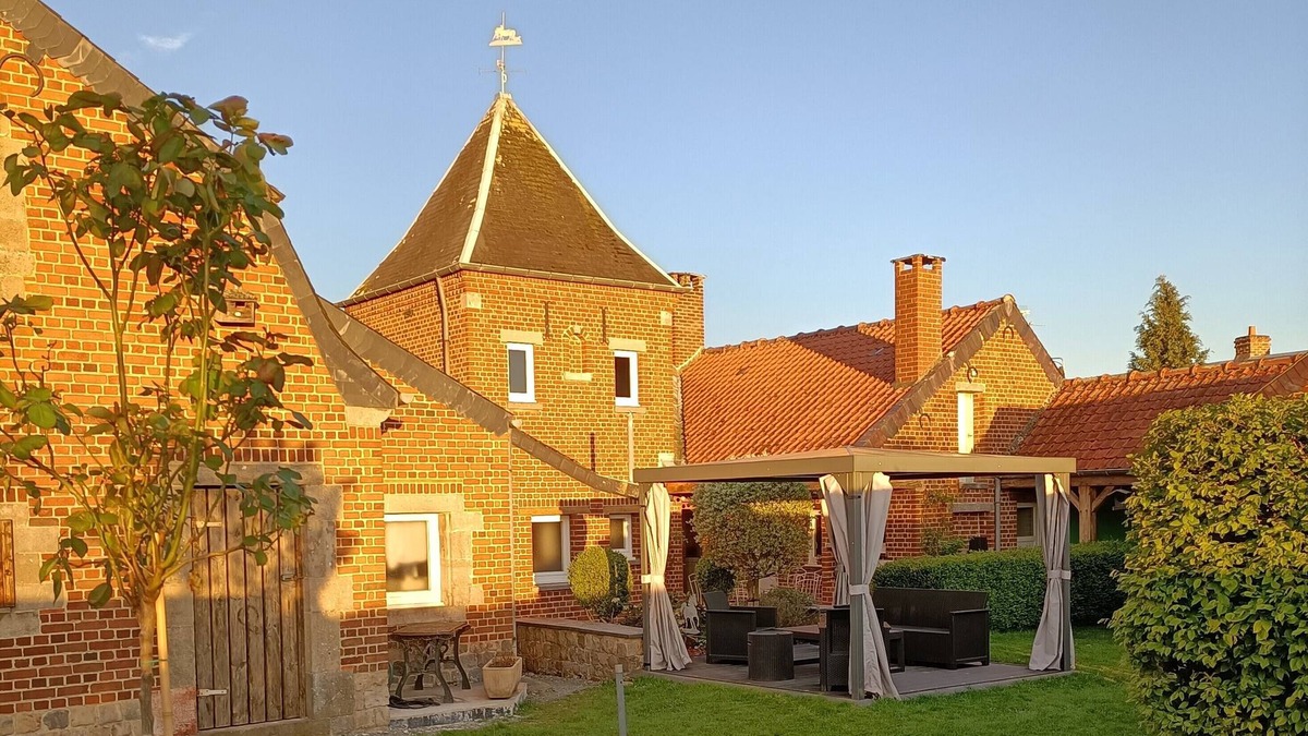 Gommegnies Bed & Breakfast | Gastronomic table and bed & breakfast (SUITE MORMAL)