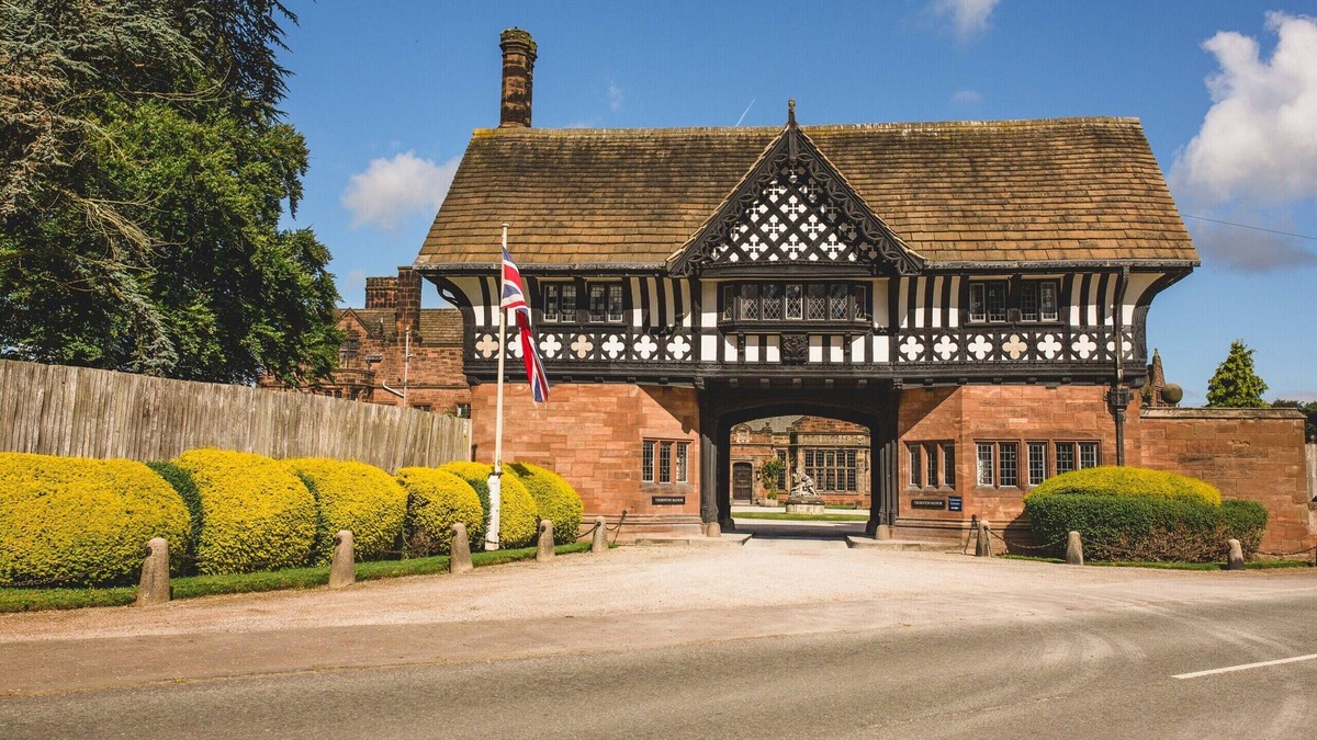 Thornton Hough Cottage | Gate House Cottage including Hot Tub