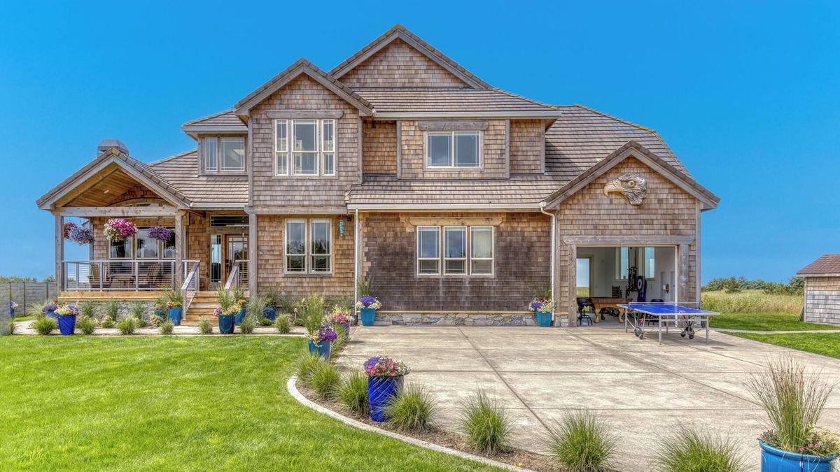 Long Beach House | Gated Community, Ocean Front, Hot Tub, WiFi 600/35