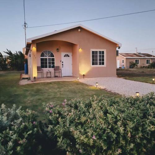 Portmore House | Gated Cozy Urban Luxe Retreat