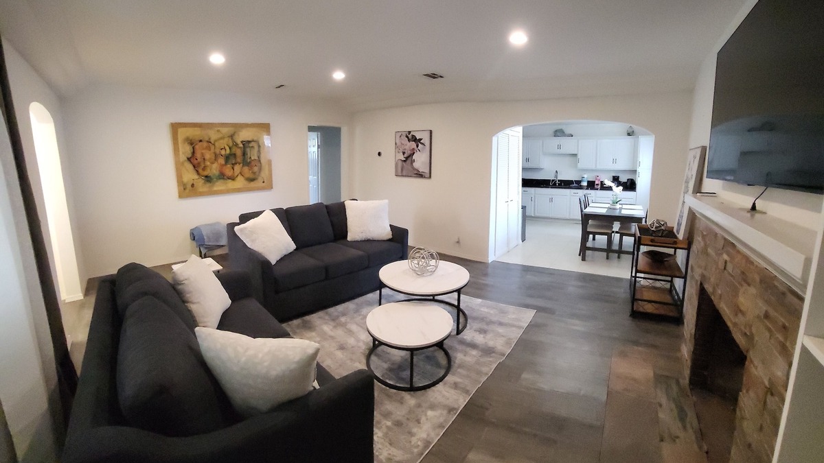 North Hollywood House | Gated Family Home in NOHOn