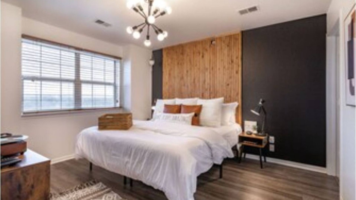 Branson Condo | Gated, Luxe Mid-Century Modern Condo| Walk to golf & pools!