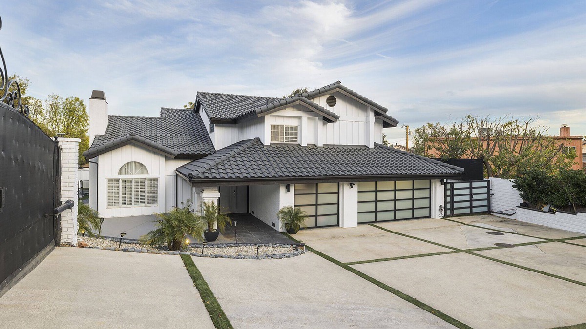 Chatsworth House | Gated Luxurious Modern Hills Oasis Estate POOL/SPA
