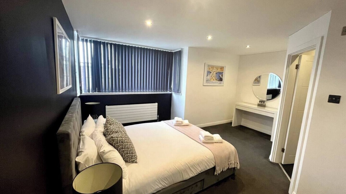 The Lanes Apartment | Gated Modern Mews Apartment | Pass The Keys