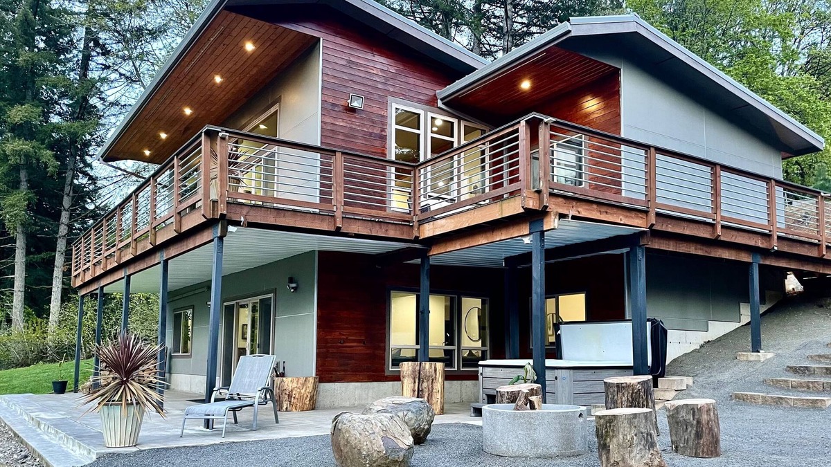Amity House | Gated Modern Wine Country Estate w/Breathtaking Valley Views, Spa and Fire Pit!