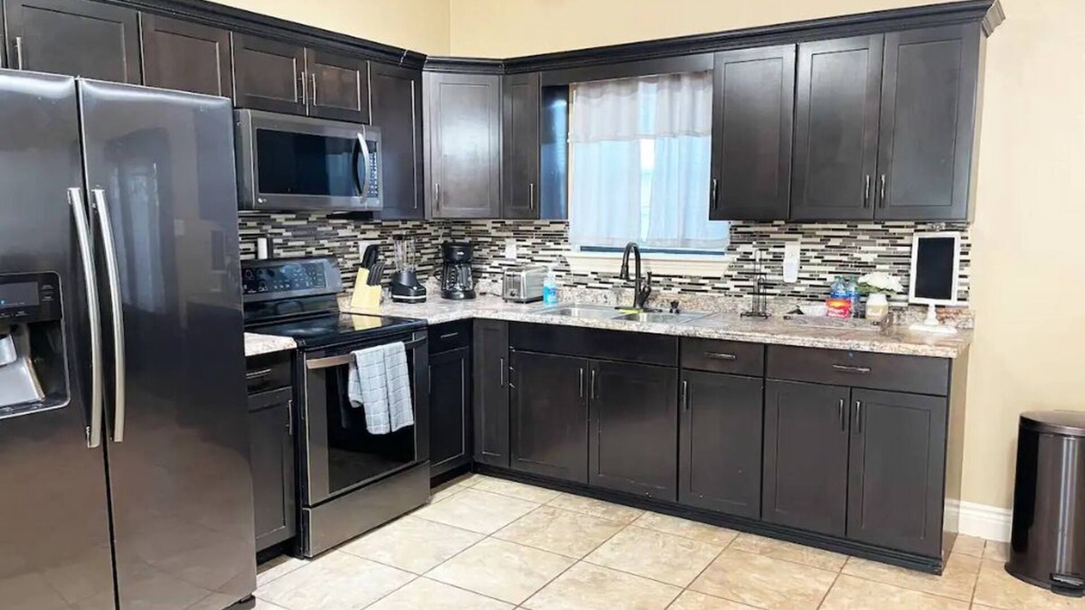 Eagle Pass House | Gated Parking/4 Bedroom-5 bed -2bath Entire Home