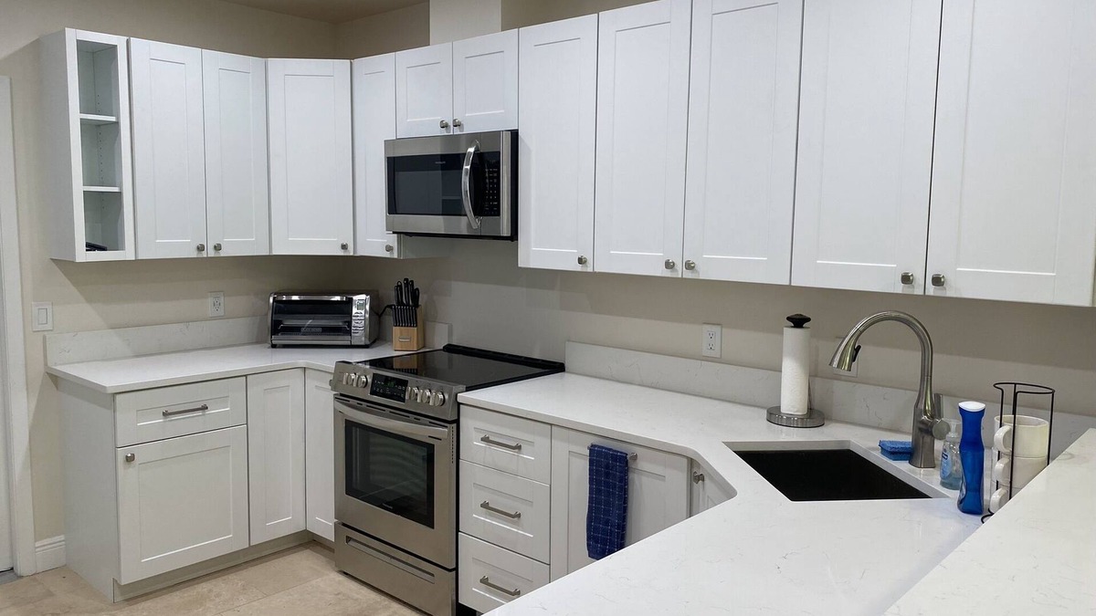 Samsula-Spruce Creek Condo | Gated - Pool - Golf - Dining - Daytona - Fly-in