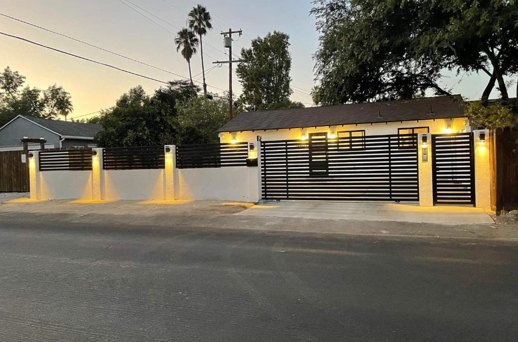 Van Nuys House | Gated private house with own parking Sherman Oaks