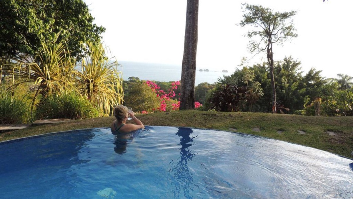 San Isidro de Grecia House | Gated, Year round springon Poas Mountain, new American owned nature lodge