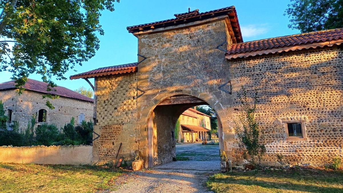 Sariac-Magnoac Cabin | Gatehouse at Chateau de Sariac - Romantic Retreat