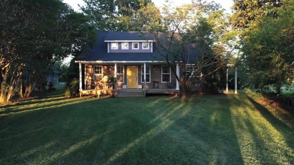 Pinetown House | Gatekeeper’s Cottage at Chinaberry Grove.