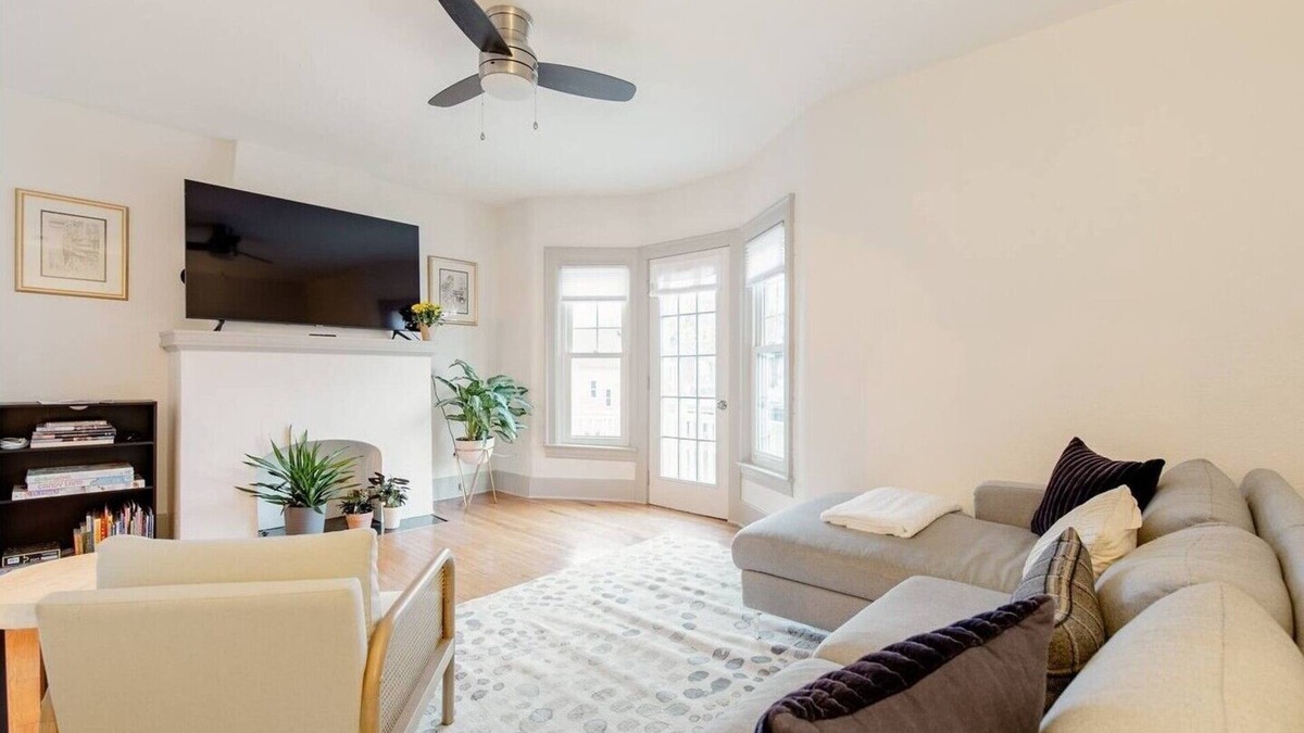 Buffalo House | Gates Circle 2 Bedroom Sanctuary