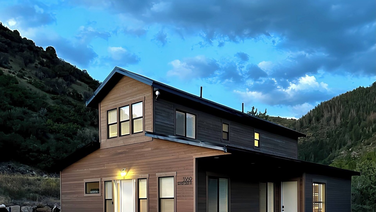 Samak Cabin | Gateway Getaway, Hot Tub, Wheelchair Accessible and Mountain View’s