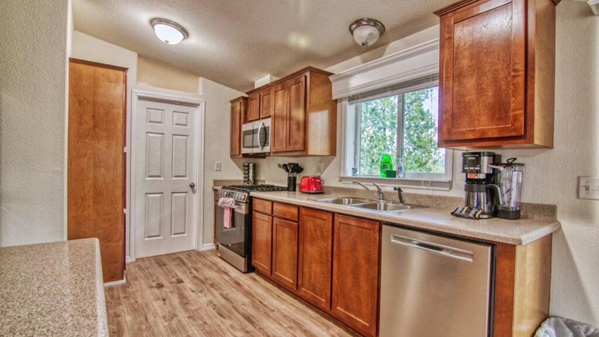 Groveland House | Gateway Retreat at Pine Mountain Lake