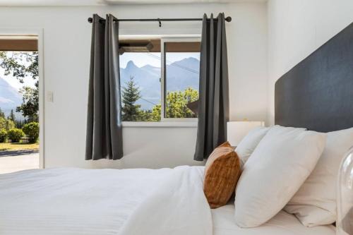 Harvie Heights House | Gateway Suites Single Private Room Near Banff and Canmore