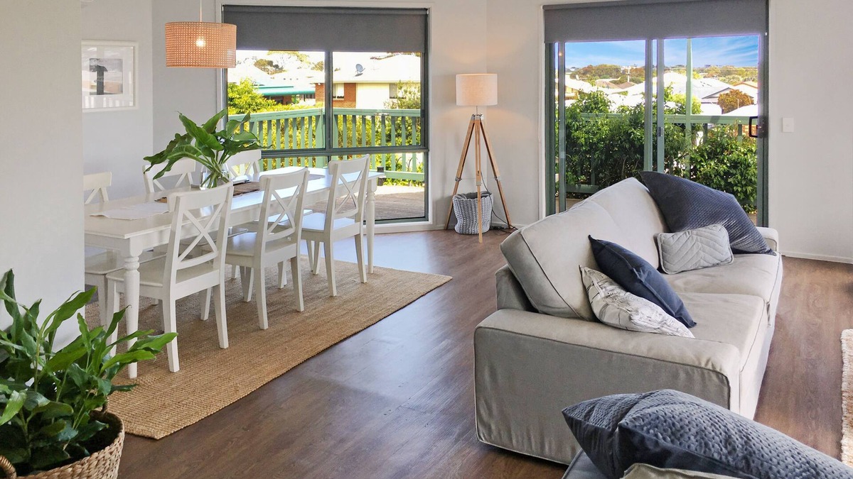 San Remo House | Gateway to Phillip Island Pet Friendly, Free WIFI, Walk to Shops & Beaches