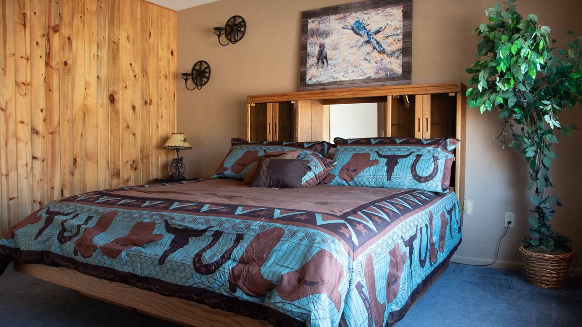 Wapiti Ski Chalet | Gateway to Shoshone & Yellowstone