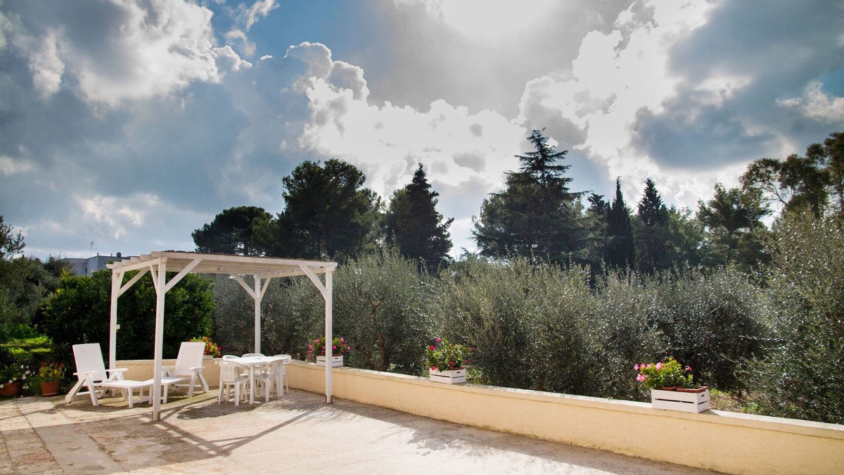 Cozzana House | Gateway to the Olives