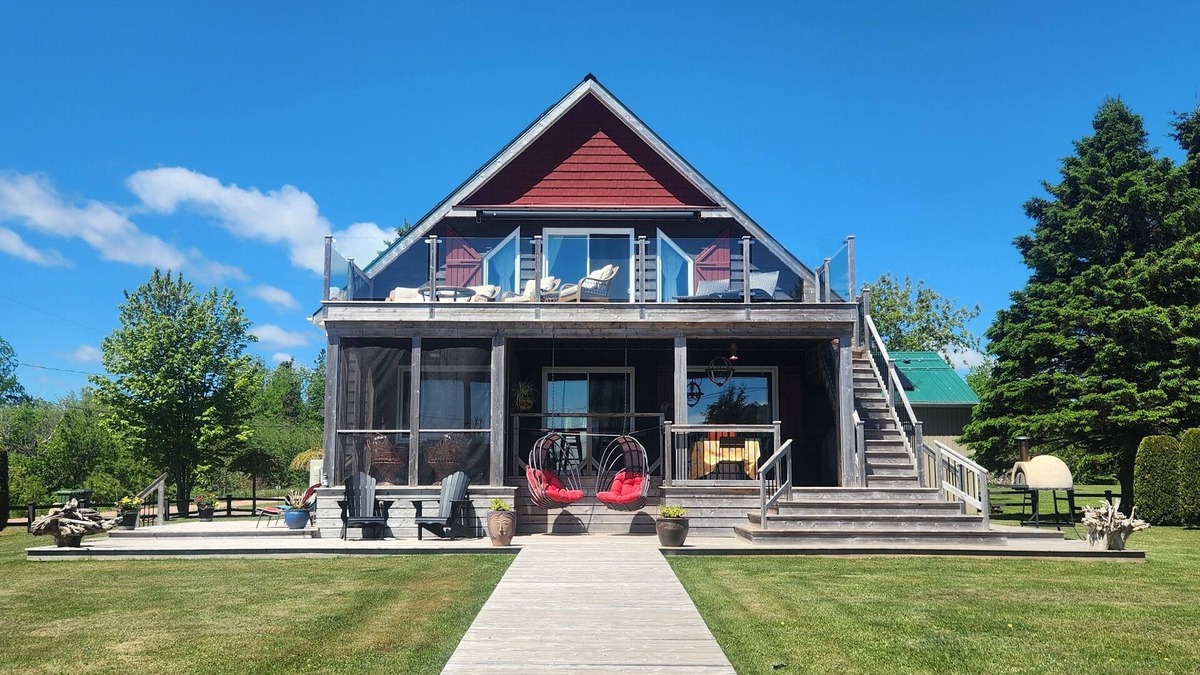 Tyne Valley Cottage | Gather with your Family & Friends under One Roof in Prince Edward Island, Canada